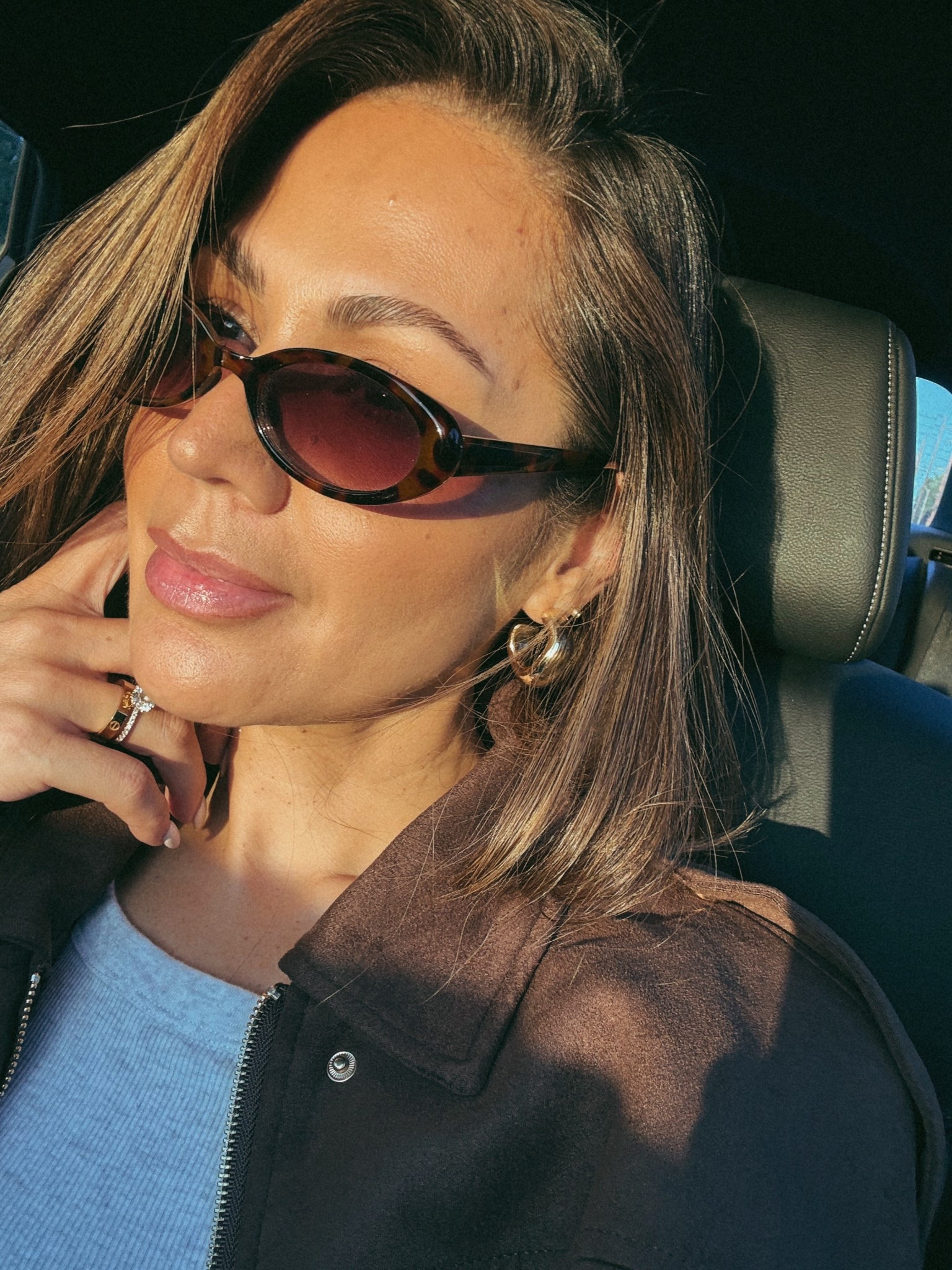 The everyday essentials that instantly elevate an outfit — classic hoops, tortoise sunnies & a timeless jacket. Minimal, chic, and effortless for any season. Linked all my go-to pieces for you 🤎

#LTKStyle #LTKSeasonal #MinimalStyle #EverydayChic #CapsuleWardrobe


#LTKSeasonal #LTKOver40 #LTKU