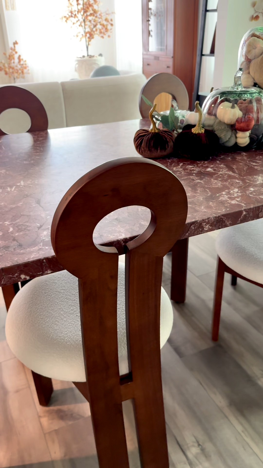 My dining table and chairs are on sale!!! #moderndiningroom #marbletable