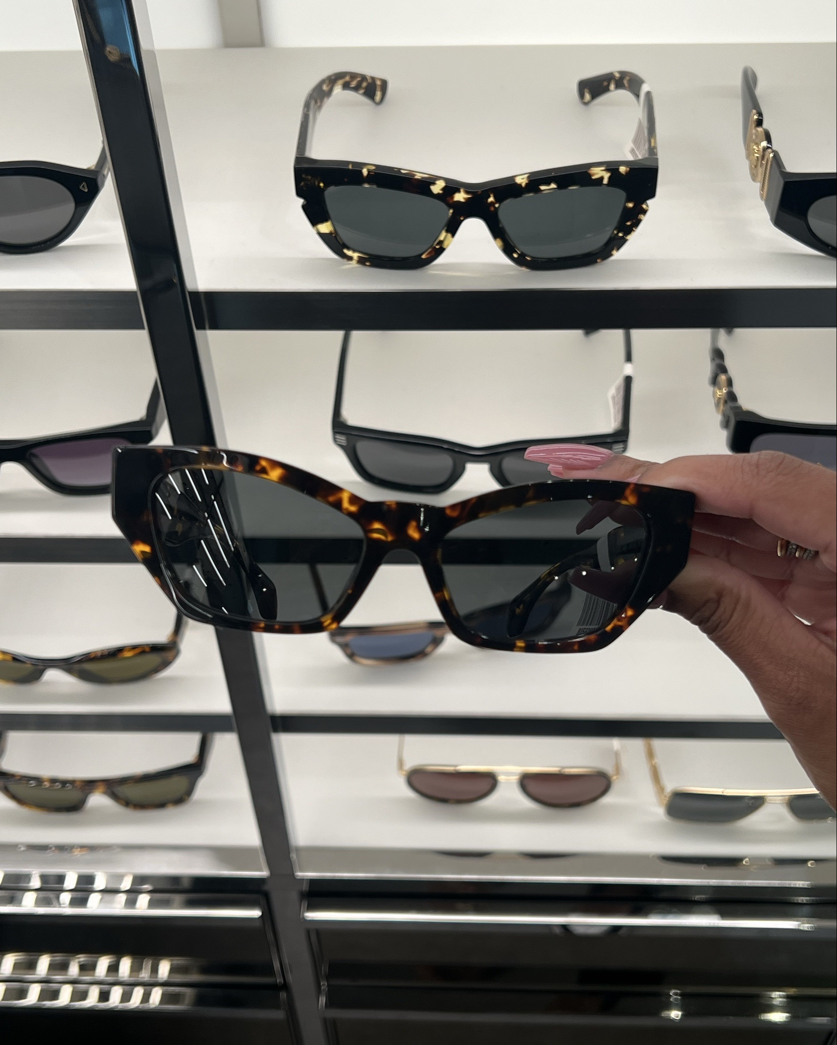 Tortoise shell sunglasses

Luxury sunglasses, eyewear, designer frames, designer sunglasses, Versace 

#LTKootd #LTKSaleAlert