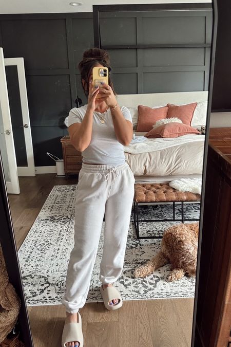 GROUTFIT! So comfy and cozy! Grey sweatpants / grey tee / cropped tee 

Summer outfits 
Spring outfits 
Spring style 
Summer style 

#LTKstyletip #LTKtravel #LTKSeasonal