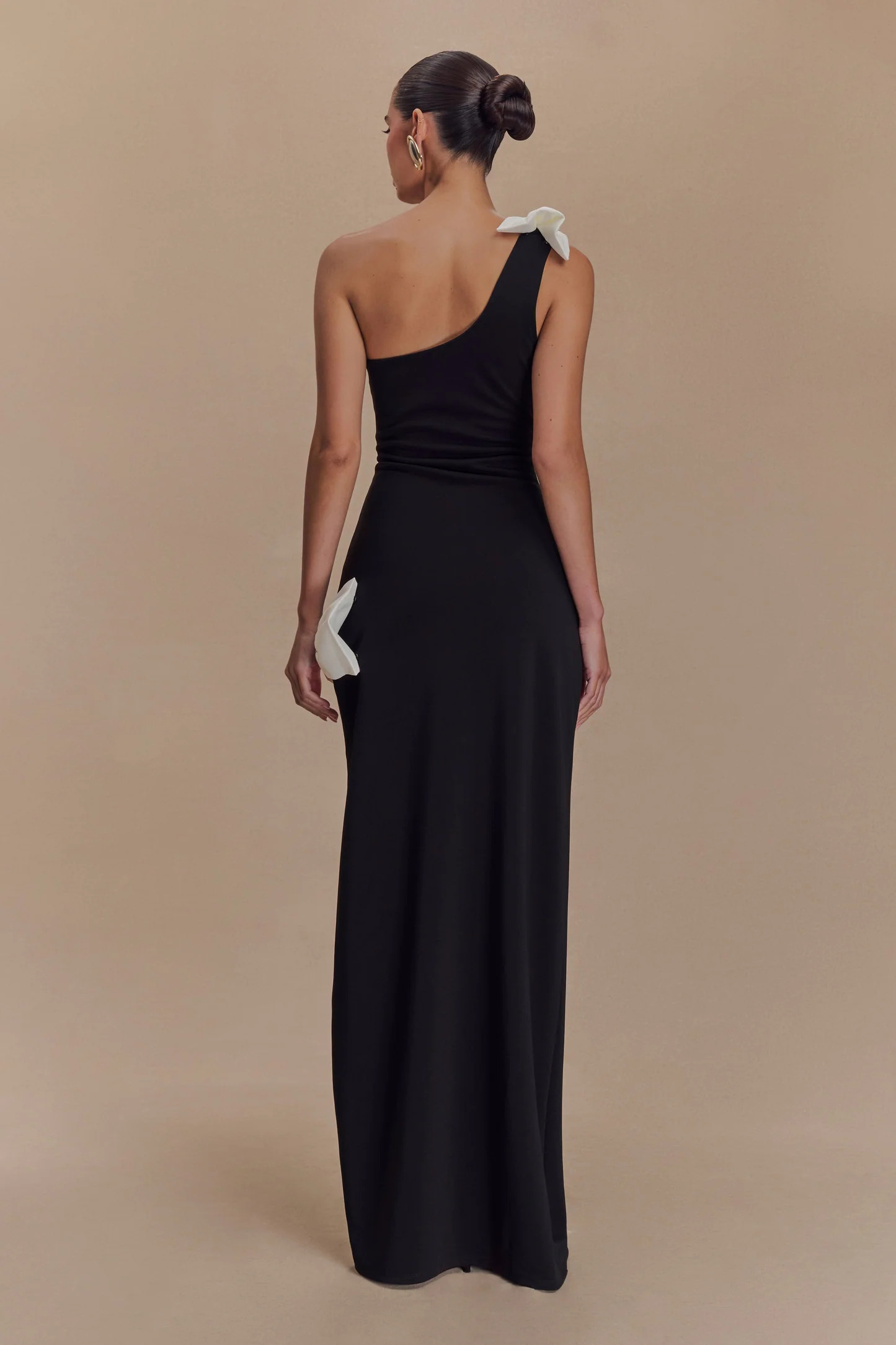 Hallie One Shoulder Bow Maxi Dress - Black/White | MESHKI US