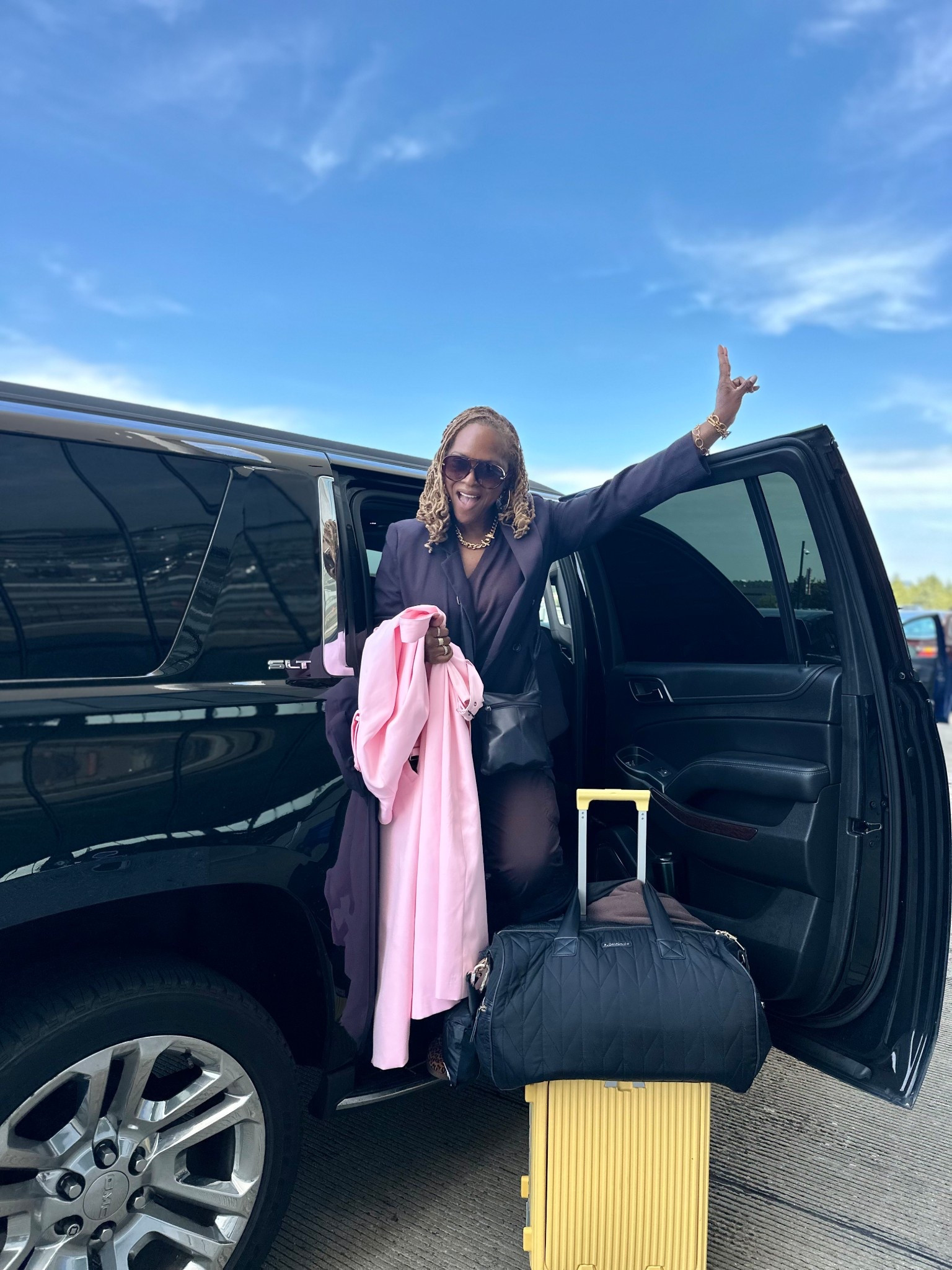 Airport brown, pink and leopard 

#LTKTravel #LTKvlog #LTKdayinmylife