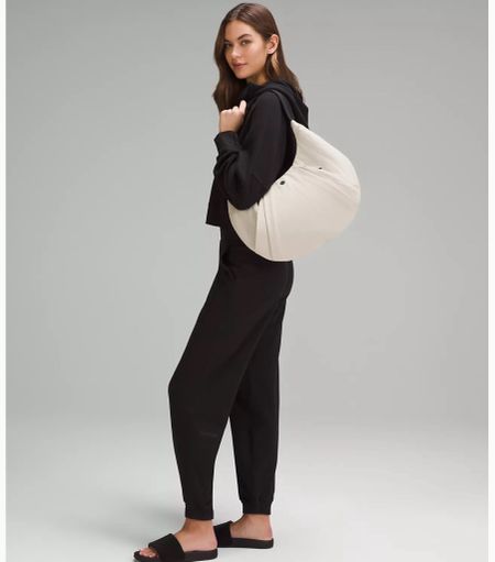 Thoughts on the new must have lululemon bag?? 

#LTKitbag #LTKfitness #LTKSpringSale