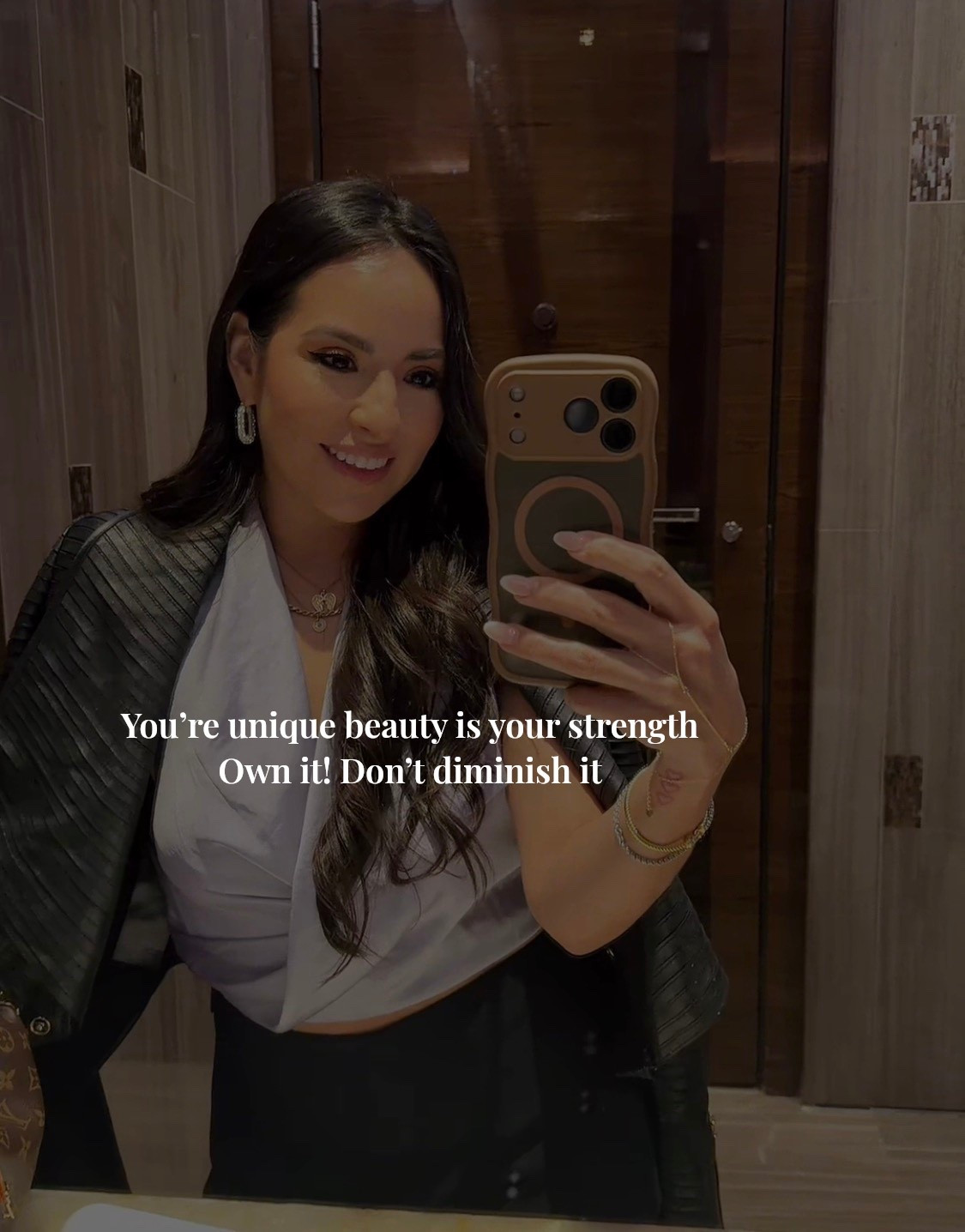 5”1
130 lbs
Size 6 skirt
Small in the top 


#LTKU #LTKgrwm #LTKootd