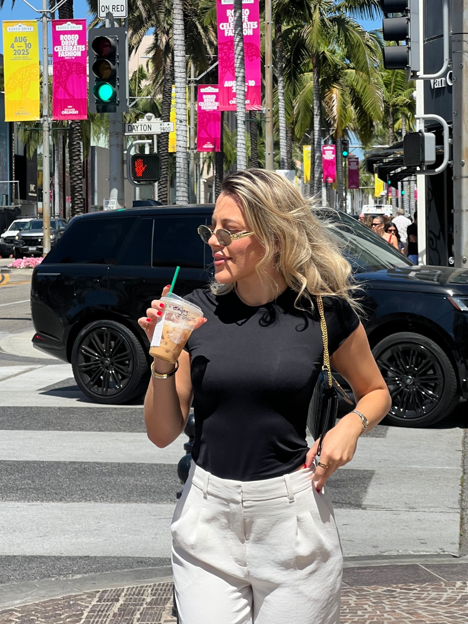 Morning coffee in Beverly Hills with a classic fit.😙

#LTKootd