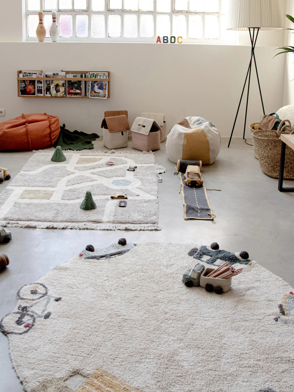 Handgetufteter runder Kinderteppich Wheels mit Hoch-Tief-Effekt, waschbar | Westwing EU