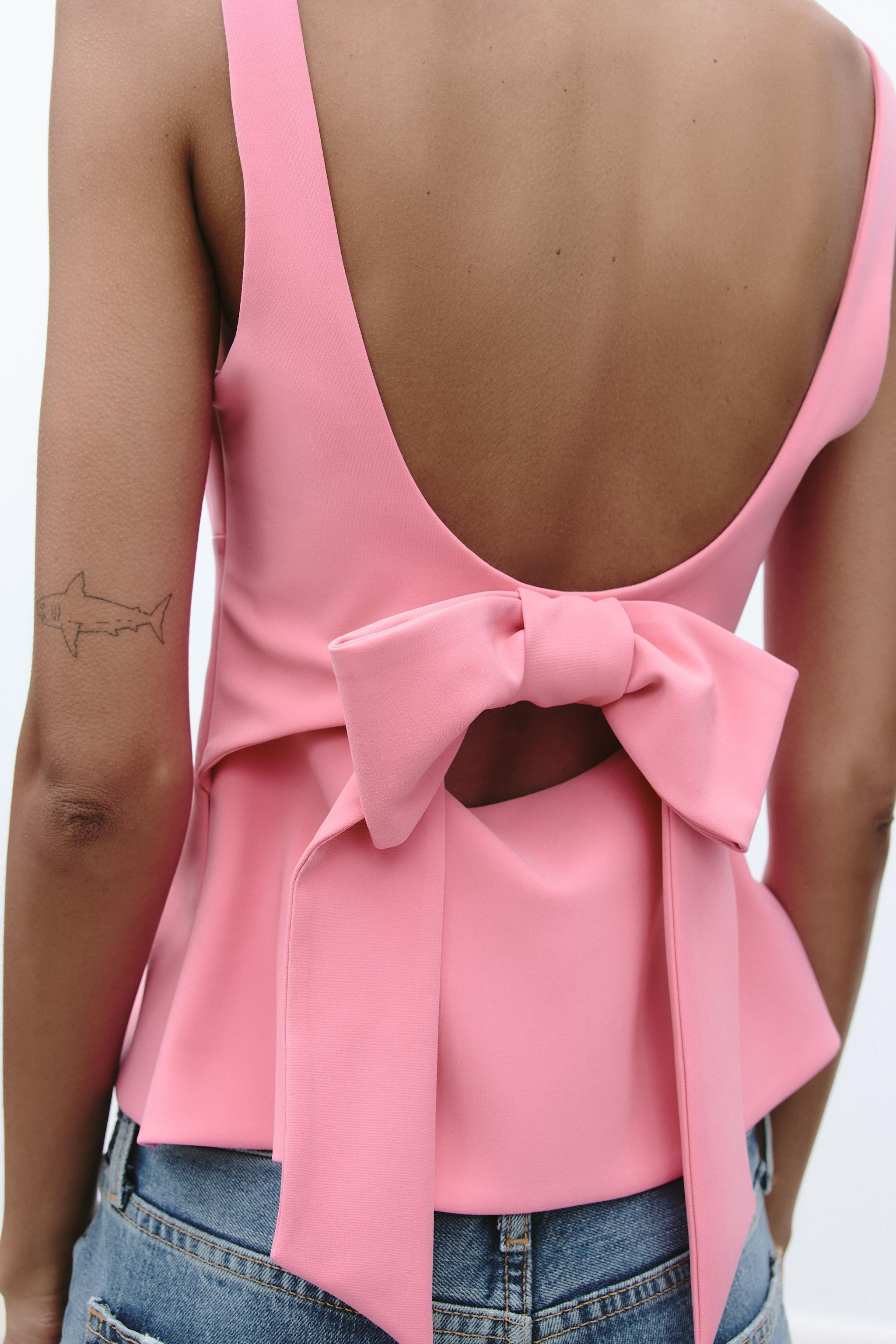 Fitted top with square neckline and straps. Back bow and opening detail. Side zip closure with co... | Zara US