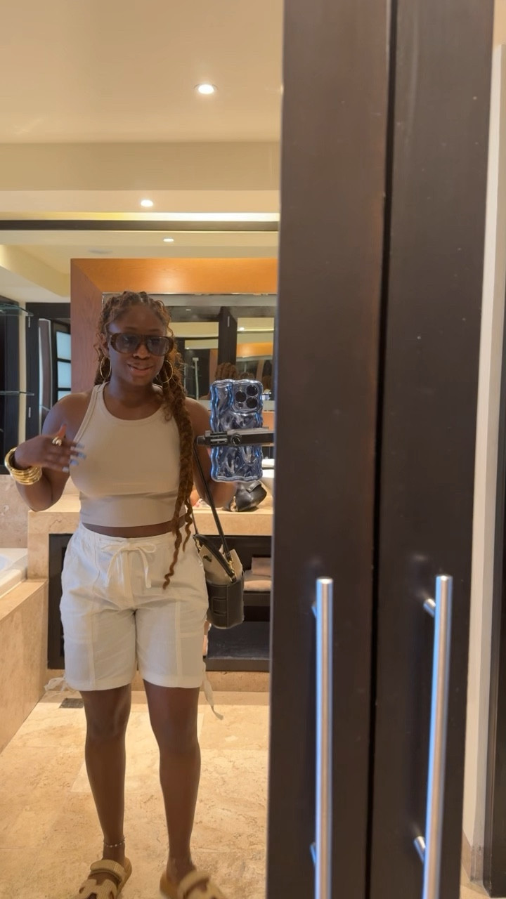 Chill OOTD to your the city 

#LTKFindsUnder50 #LTKVideo #LTKSeasonal