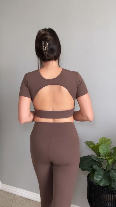 Really into browns lately 🐻🥥🥔🌰 Finally got myself a brown workout set and I LOVE it 🤎

Workout set | Amazon workout set | matching set | fitness | fitness outfits | open back top | leggings | Amazon fitness | brown workout set | 

#LTKfindsunder50 #LTKfitness #LTKsalealert