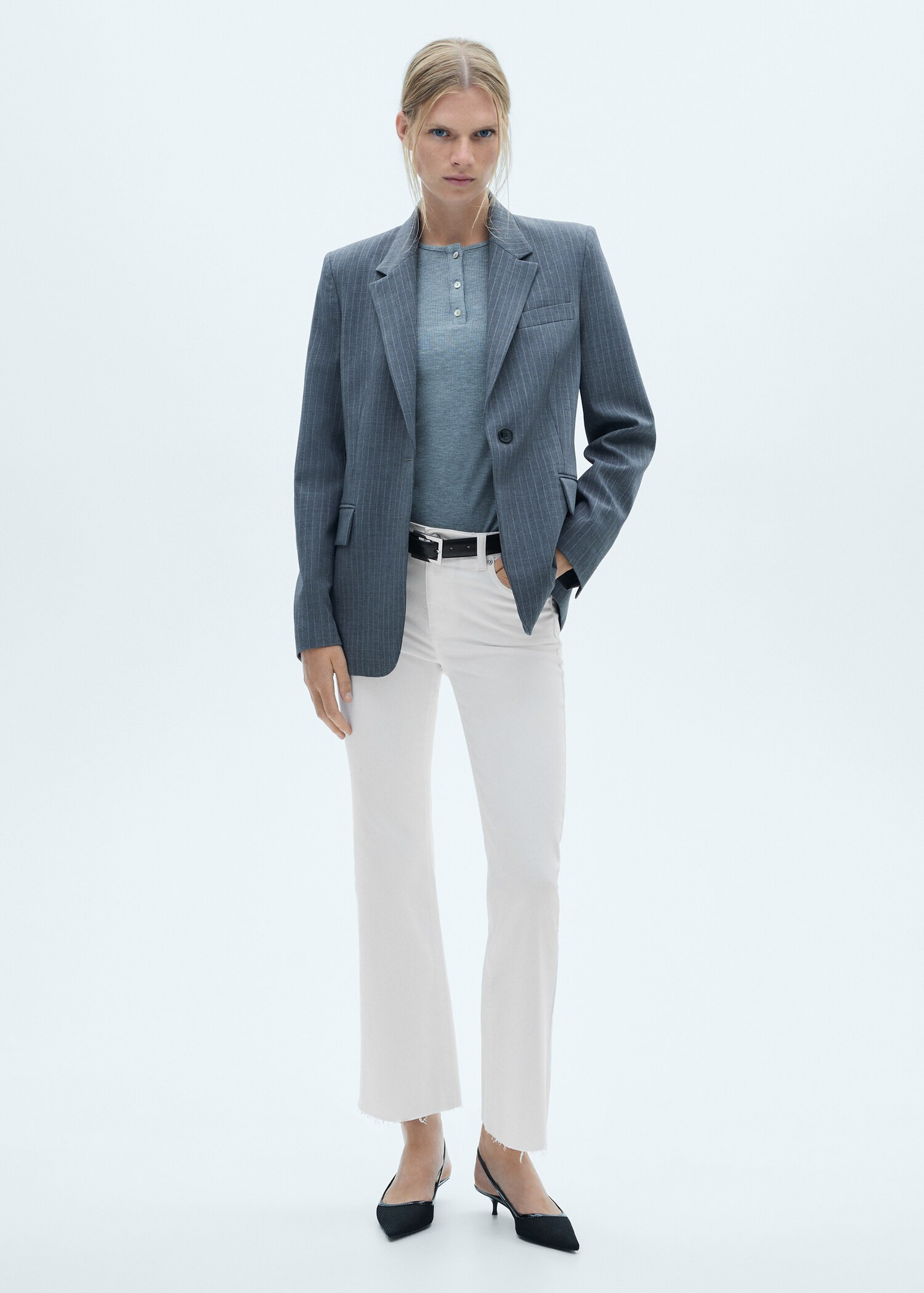 Sienna flared cropped jeans - Woman | MANGO USA | MANGO (US)