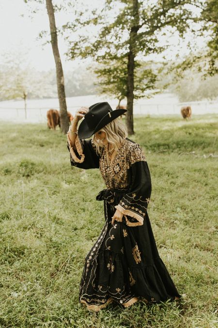 Family photo dress inspo! 


Fall outfit | boots | fall shoes cowboy hat | wedding guest | 

#LTKfamily #LTKSeasonal