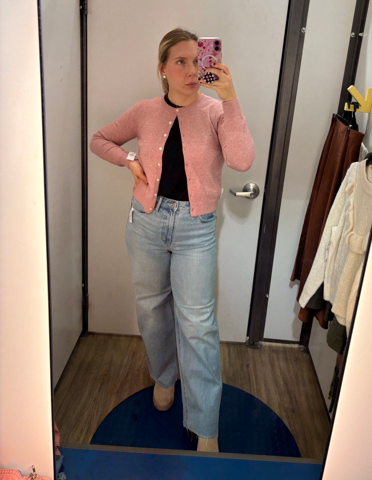 Old Navy Try On 🍁

Jeans: size 8
Cardigan: size M
T-shirt: size M
Boots: size 9

(5’7 165)
