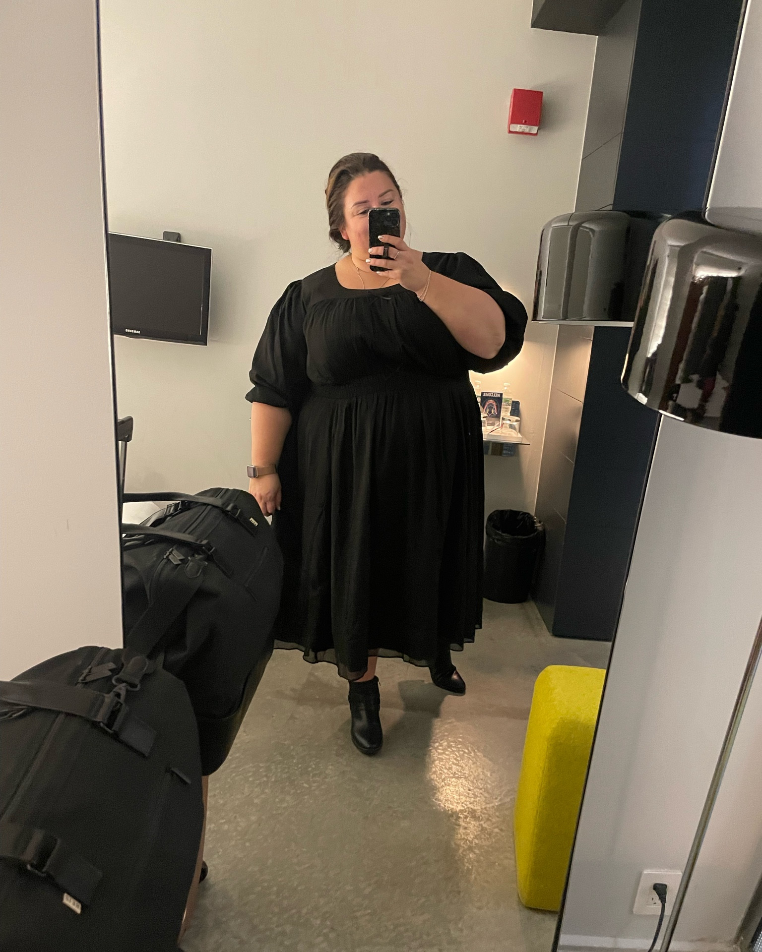 Quick mirror selfie before dinner ❤️ 

#LTKplussize #LTKHoliday #LTKsalealert