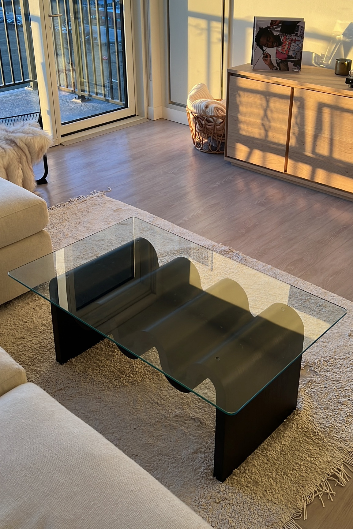 I AM IN LOVEEEEE🖤🖤 finally found the perfect coffee table for our space and we love it so much #home #homedecor

#LTKU #LTKHome #LTKOver40