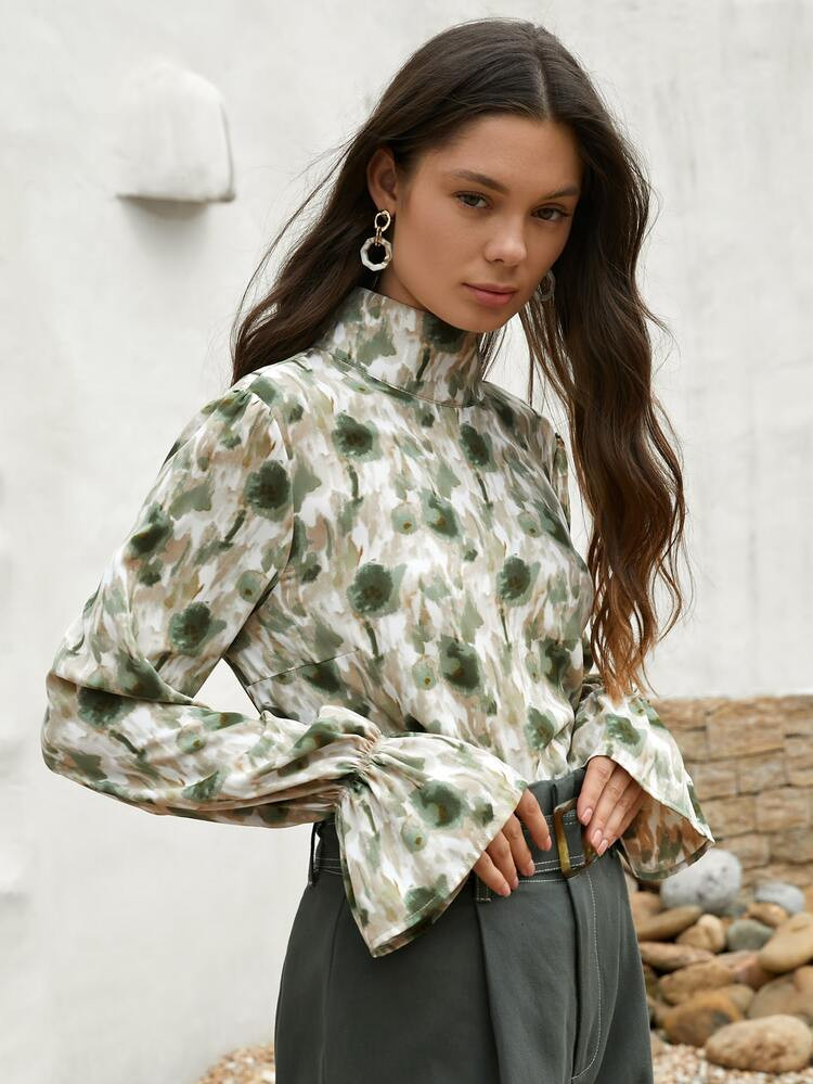 SHEIN Allover Print Keyhole Back Flounce Sleeve Blouse | SHEIN