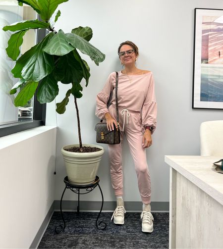 Summersalt loungewear set ON SALE. Comfy loungewear. Mom style, everyday outfit. How to style loungewear set. Pink loungewear

#LTKsalealert #LTKstyletip #LTKfindsunder100