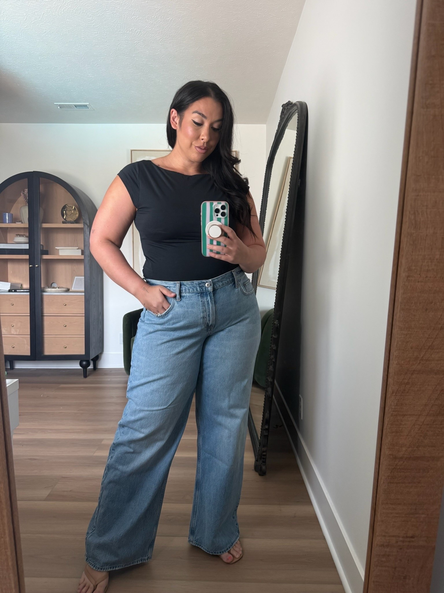 Perfect low rise jeans for my midsize girlies from @abercrombie size 33 long



Midsize fashion, denim, ootd, outfit inspo

#LTKootd #LTKMidsize #LTKSeasonal