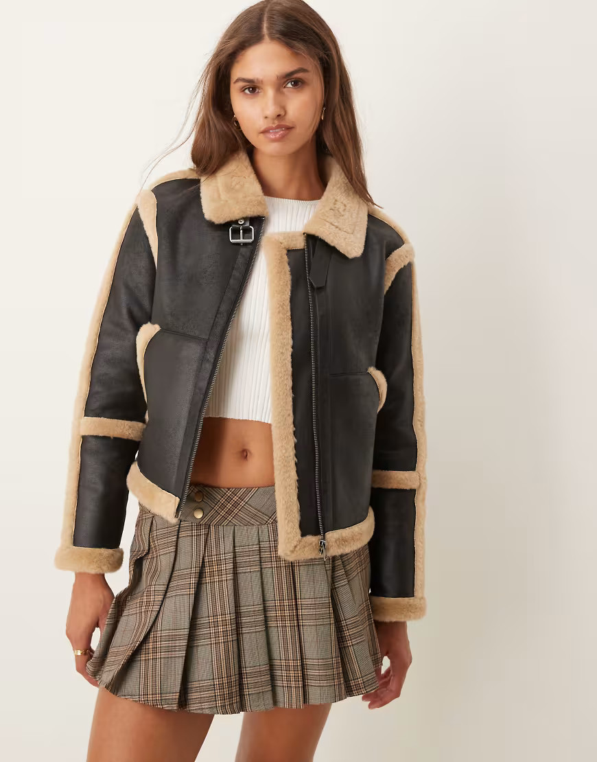 Glamorous – Pilotenmantel in Schwarz mit farblich abgesetztem Lammfellimitat | ASOS (Global)