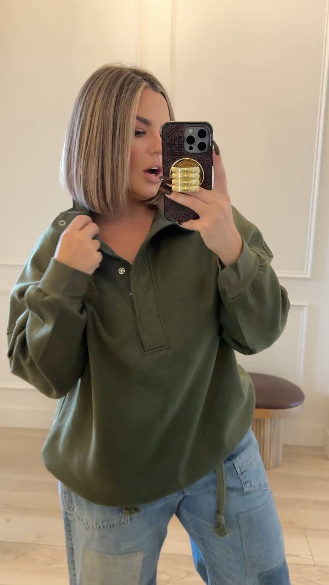 Sized up to xxl for oversized fit to wear with leggings 
#amazon