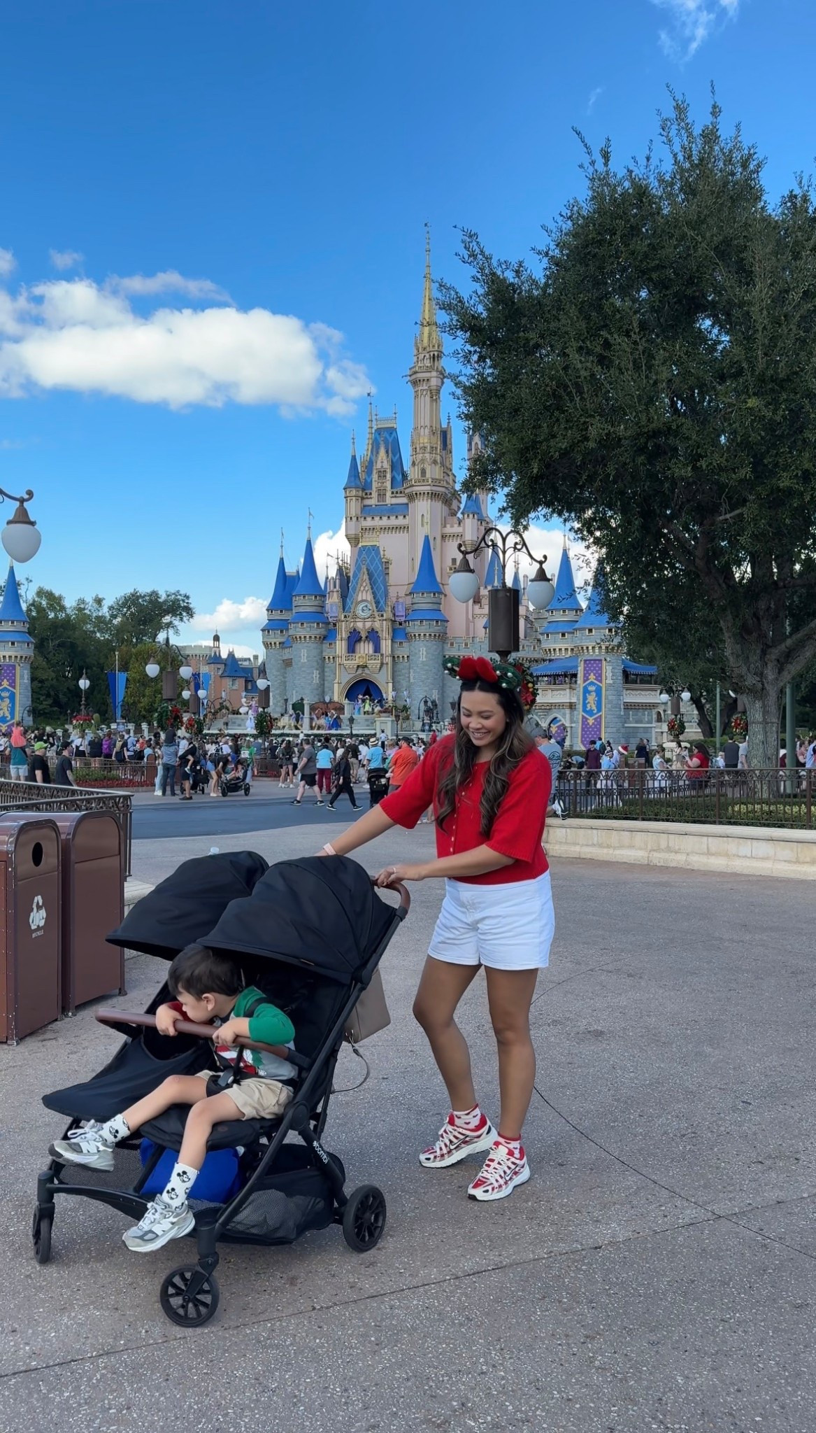 Use code “JDEVINE20” for $20 off the bombigear double stroller