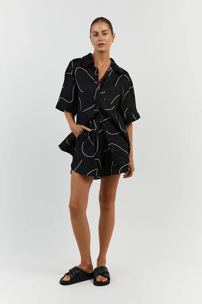 LUNA BLACK LINEN SCOOPED SHORT | DISSH