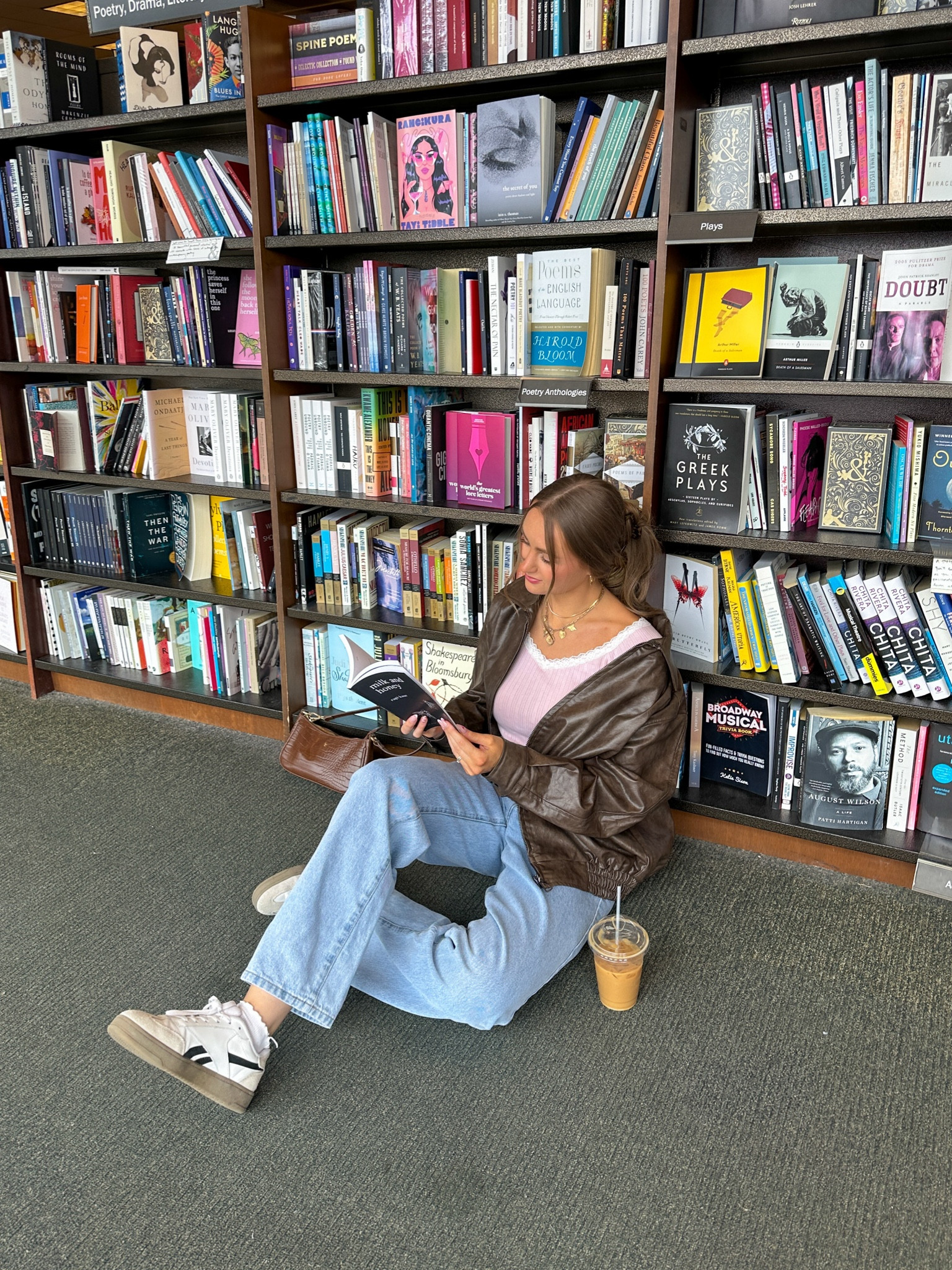 Everything oversized, please 📖🎀☕️

#LTKSeasonal