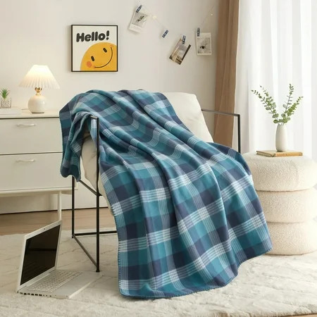 Mainstays Mainstays Cozy Fleece Throw, Blue Plaid, 50"x 60", All Ages | Walmart (US)