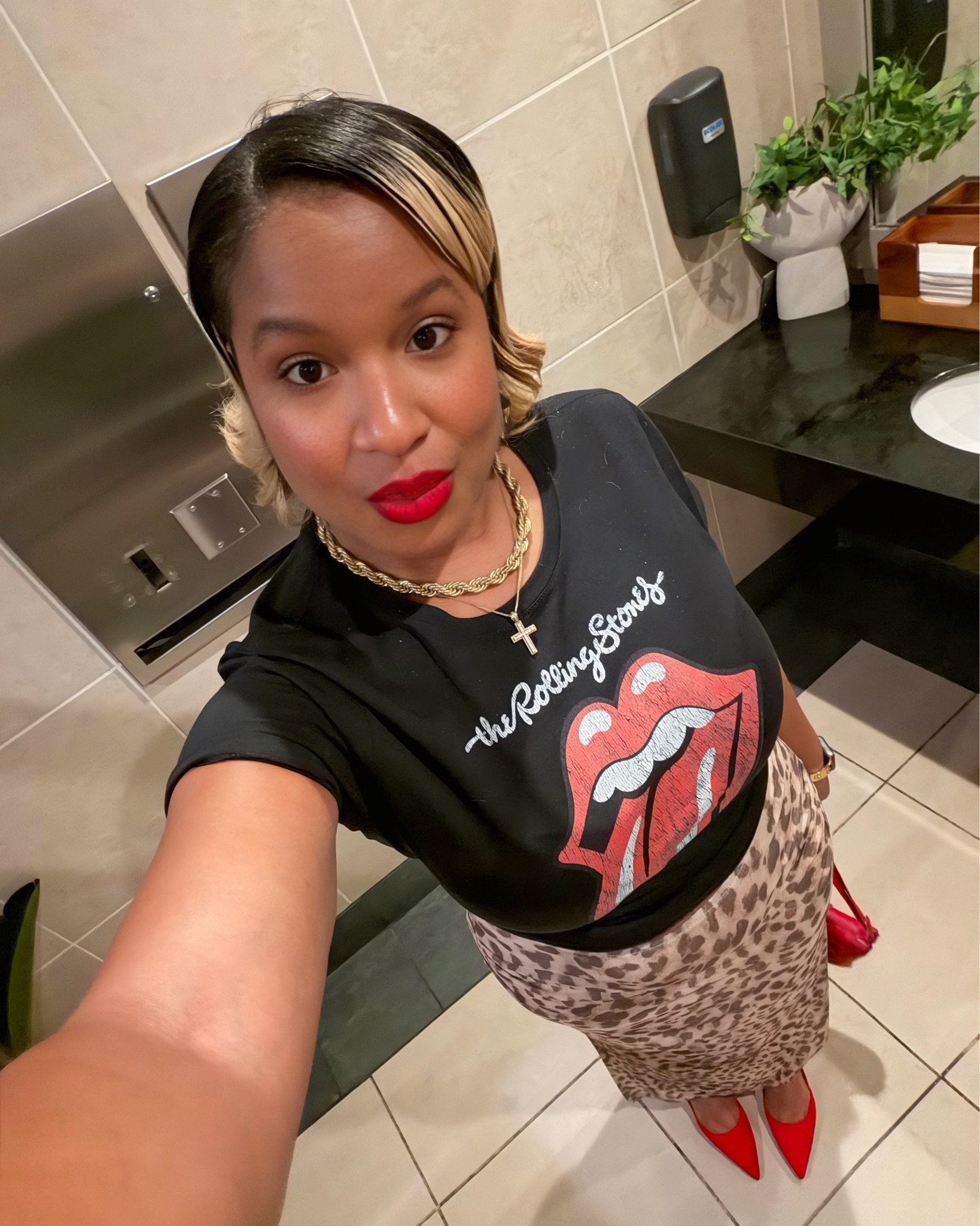 A little bit of red and leopard 🐆❤️‍🔥

#LTKBeauty #LTKFindsUnder100 #LTKootd