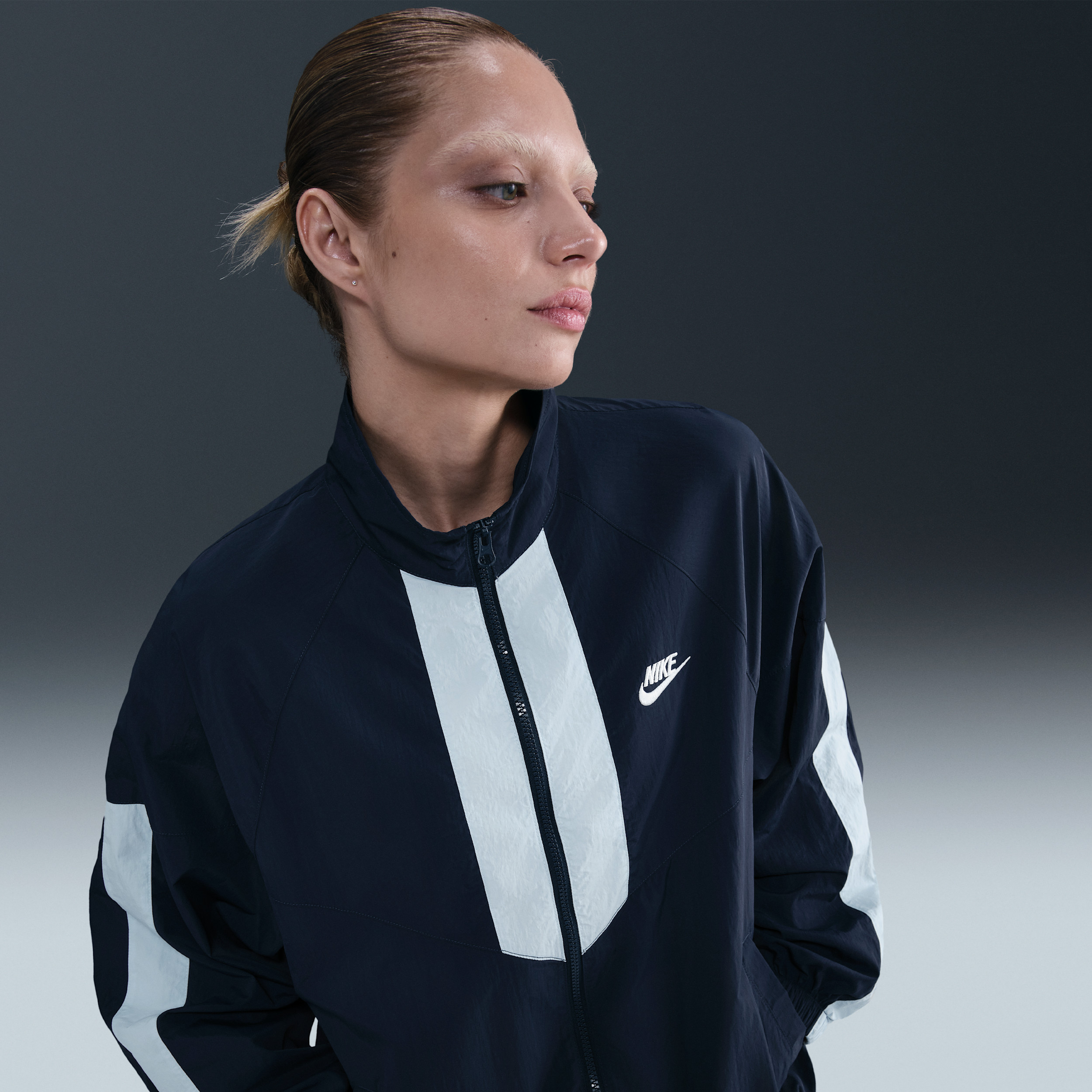 Women's Nike Sportswear Windrunner Oversized Jacket in Blue | IM8025-410 | Nike (US)