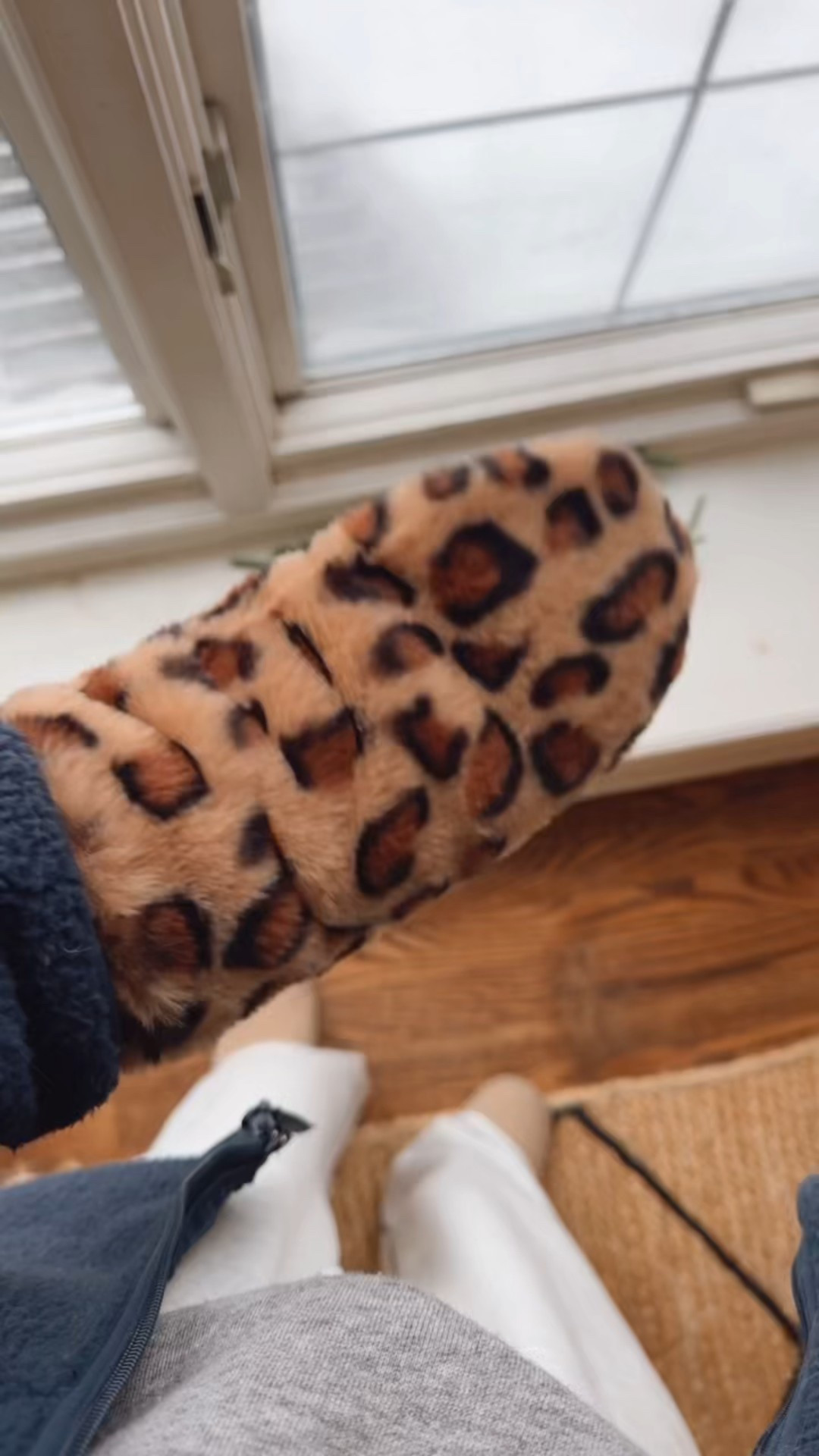 under $25 gift idea
the softest mittens
fleece lined, you can pop your fingers out of needed 


#LTKFindsUnder50 #LTKGiftGuide #LTKHoliday