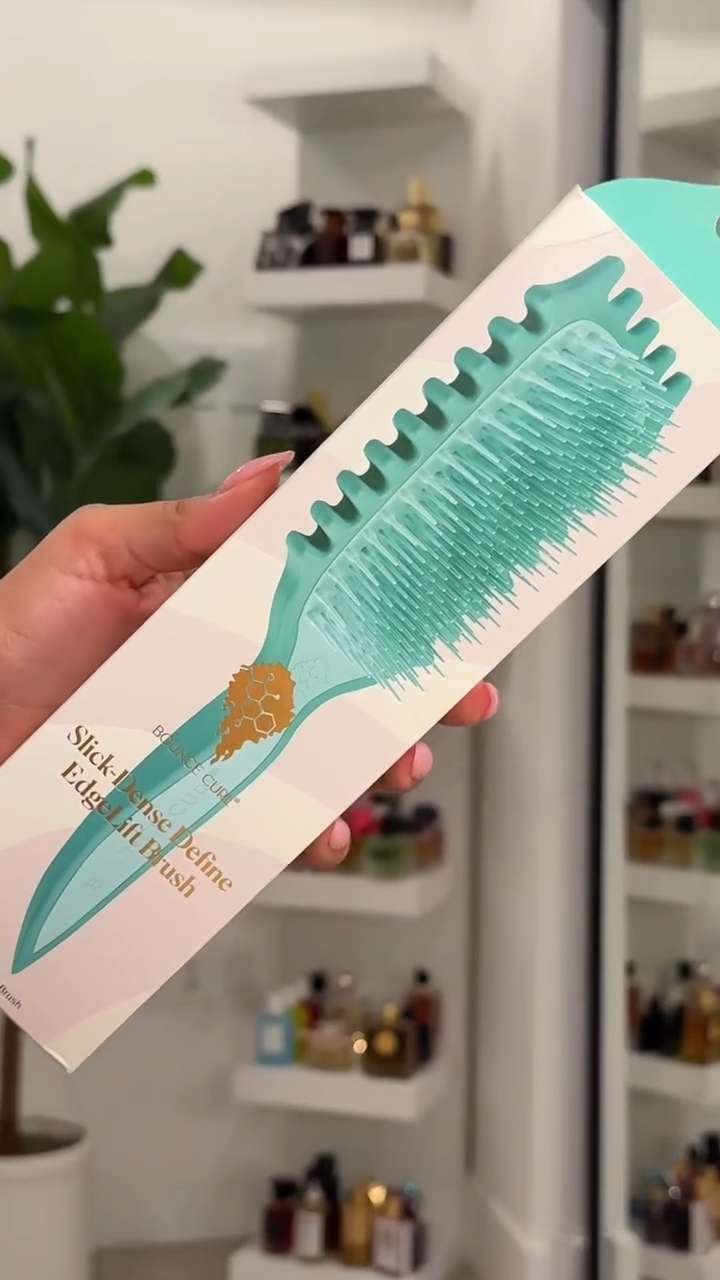 So did bounce curl just launch their best curly hair brush yet🤯 …..I got my hands on the NEW slick dense define brush that says it’s a medium-tension defining brush for smooth, medium clumps, and THESE WERE MY RESULTSSS👀 

 #LTKgrwm #LTKU