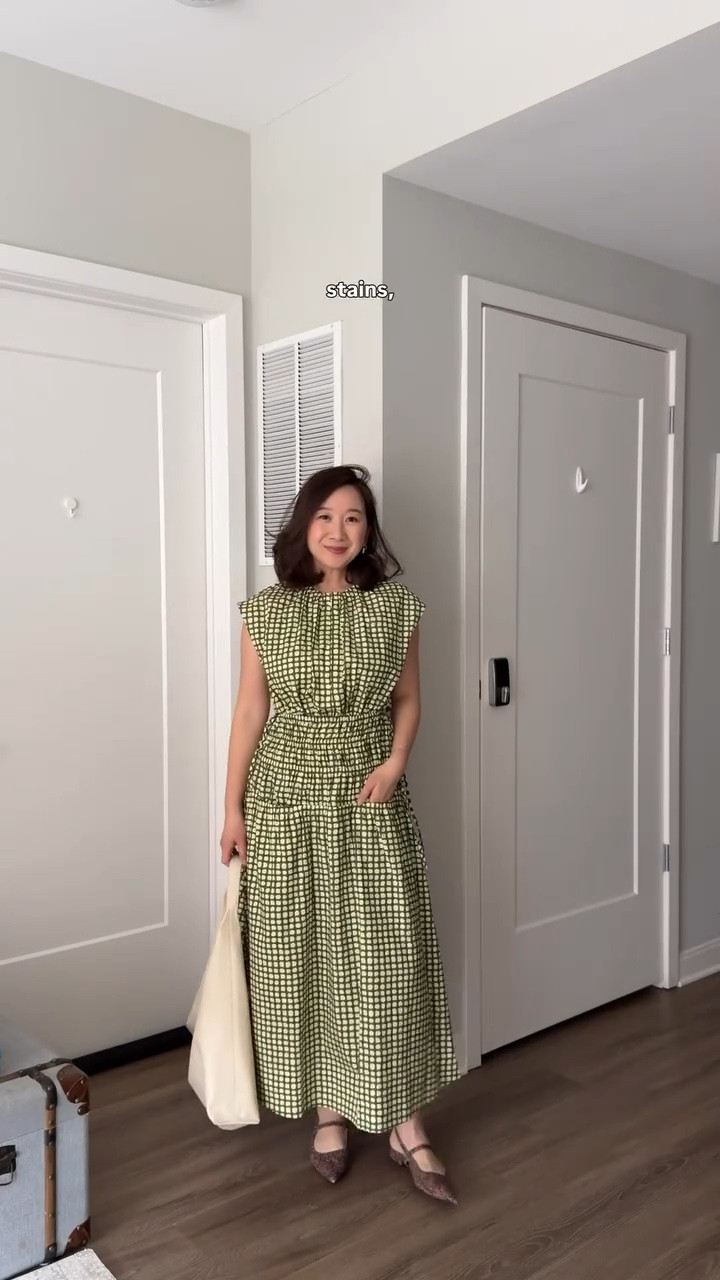 Comment DRESS for the link to this spring dress I found that is chic but still toddler-mom friendly! (P.S. It’s 30% off from April 2-6) 

Fellow moms, what are your non-negotiables when it comes to finding something cute to wear with your toddler? 👀

#BRCreator #toddlermom #momoutfits
