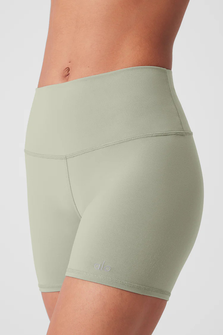 5" Airbrush High-Waist Biker Short | Alo Yoga (US)