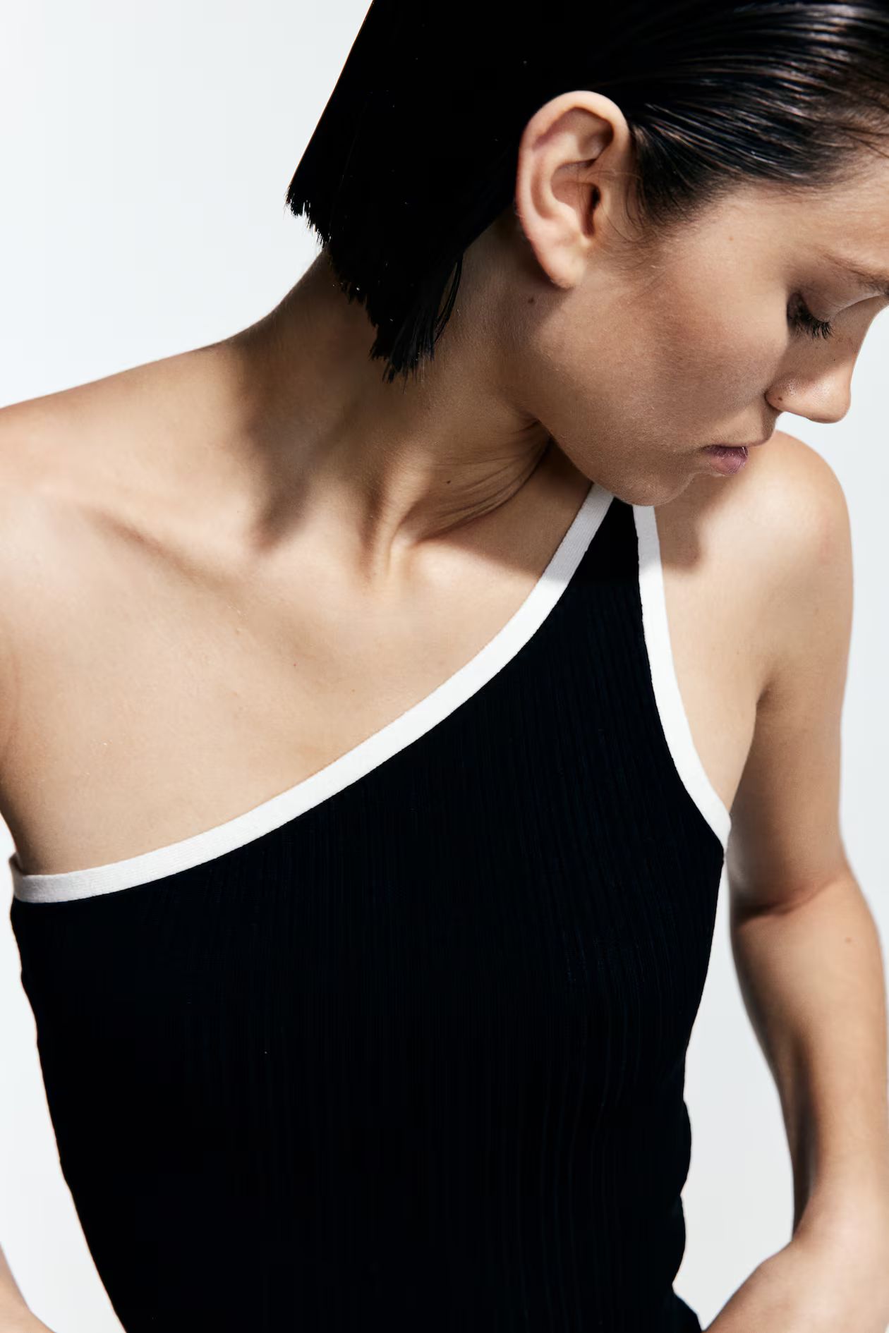 Rib-knit one-shoulder top | H&M (UK, MY, IN, SG, PH, TW, HK)