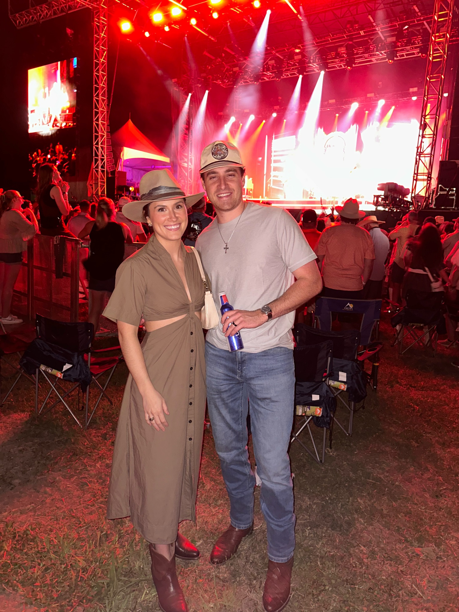 Wearing a size 2. One medium left on The Real Real and on sale!!
Hat is Kemo Sabe