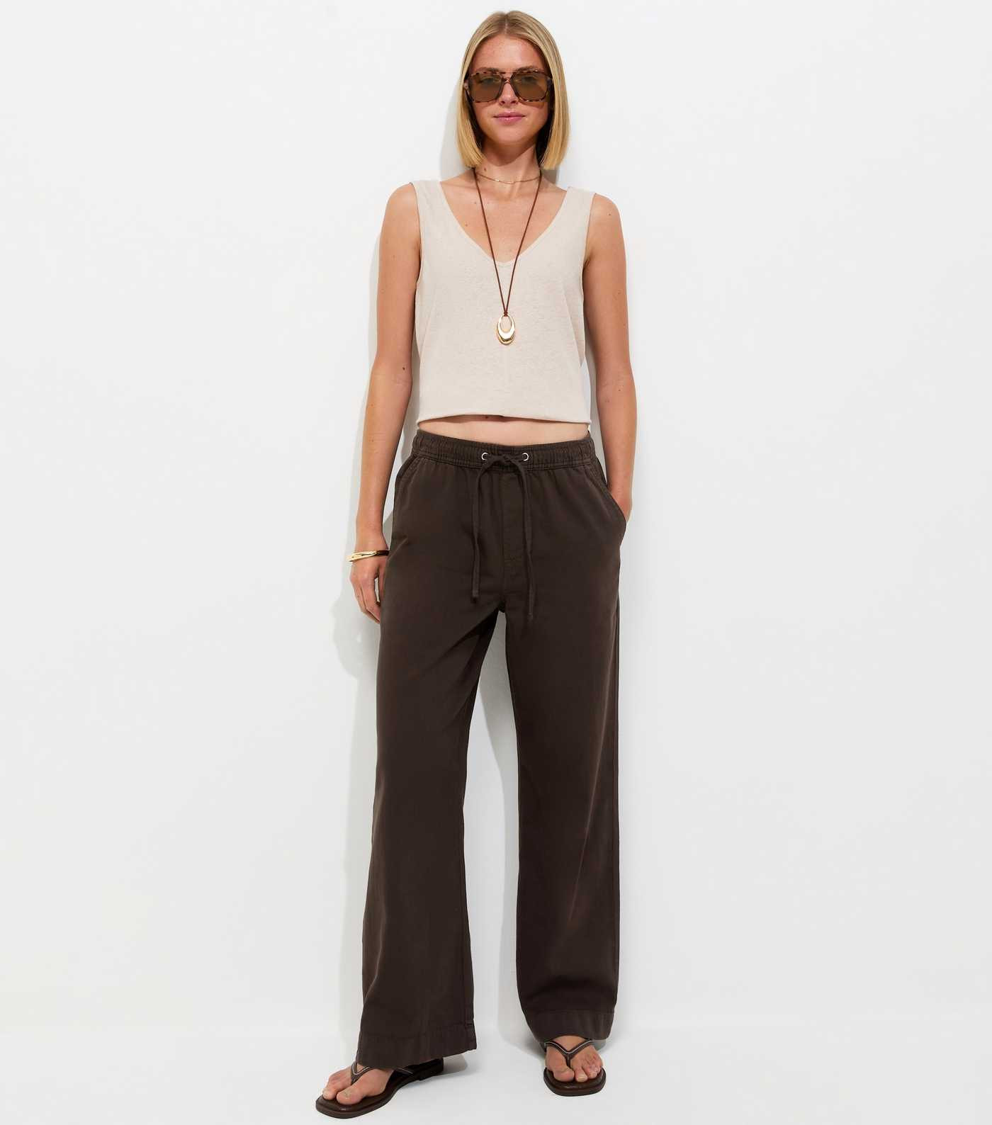 Dark Brown Cotton Twill Drawstring Wide Leg Trousers | New Look | New Look (UK)