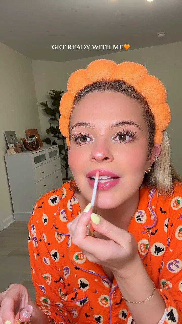 quick catch up & getting in HALLOWEEN SPIRIT😌✨🎃👻 #grwm #makeuproutine #storytime #getreadywithme #morningroutine

#LTKStyleTip #LTKFindsUnder100 #LTKBeauty