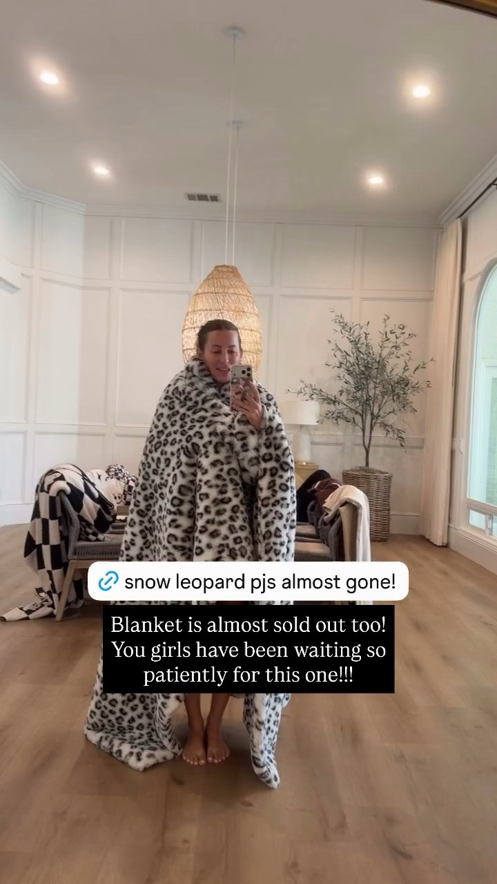 Blanket is almost sold out too!
You girls have been waiting so patiently for this one!!!