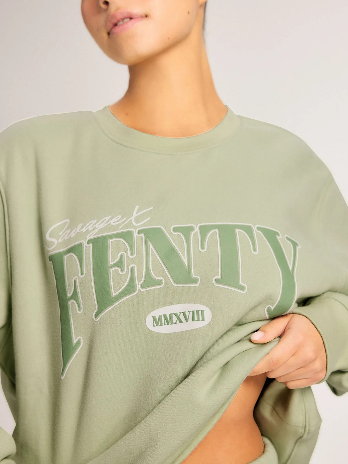 Weekender Fleece Relaxed Crew Neck Sweatshirt | Savage x Fenty - North America