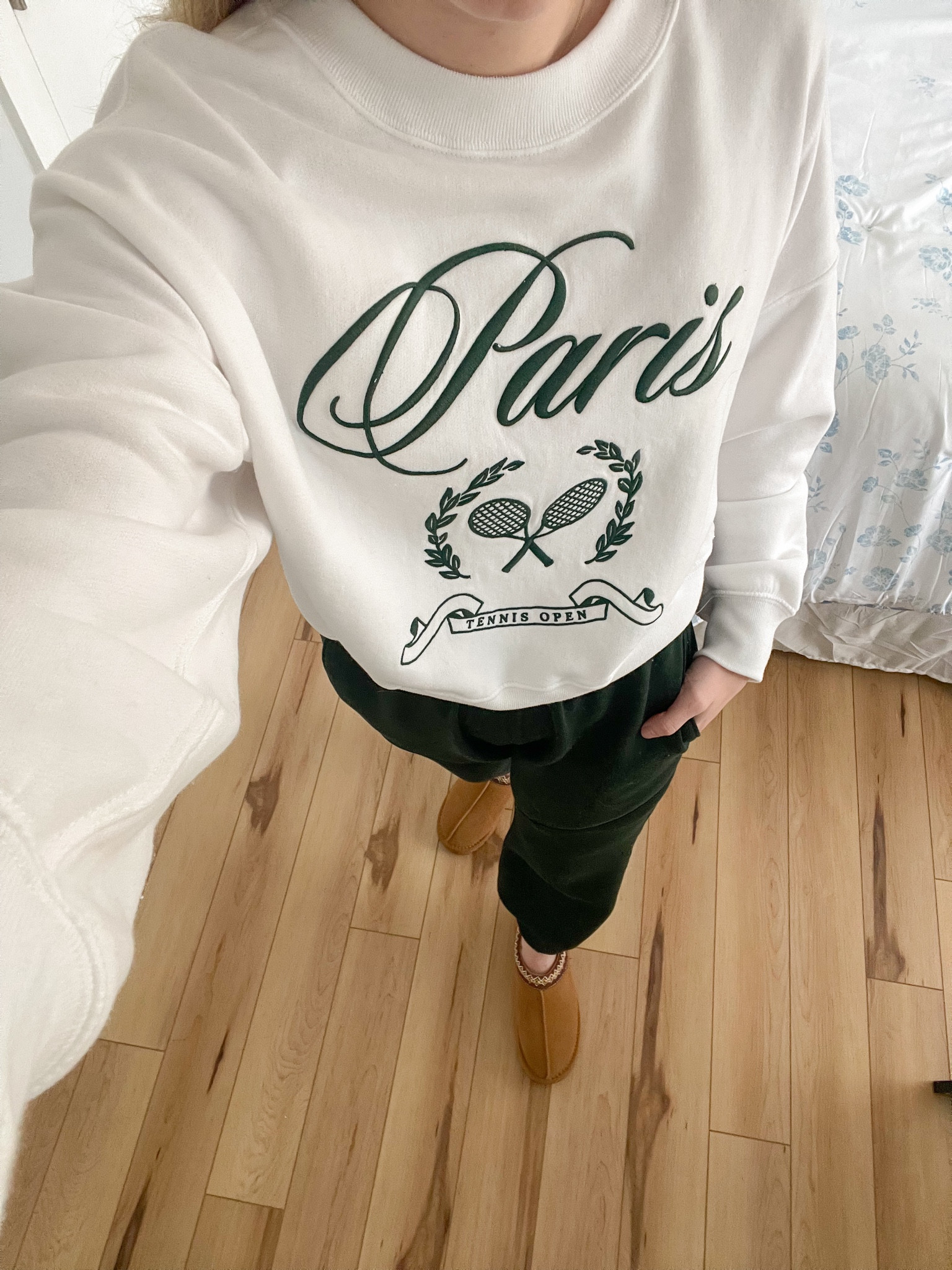 OOTD 

abercrombie, sweats, casual outfit, comfy outfit

#LTKfindsunder100 #LTKfindsunder50 #LTKshoecrush