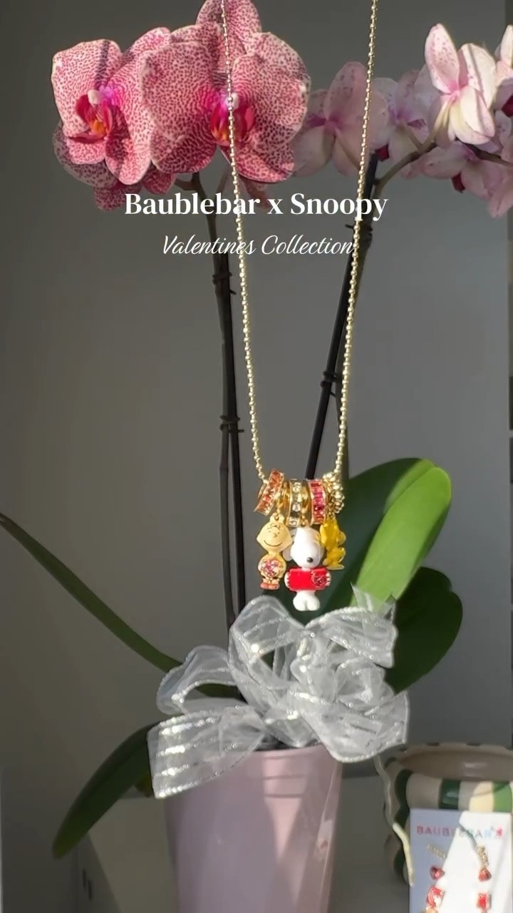 This collection is absolutely the cutest and it’s definitely the perfect time for a Snoopy Valentines

Thank you @baublebar and @superfanbybaublebar for these perfectly adorable pieces! 
•
#snoopyvalentine #snoopy #baublebar #snoopyjewelry #baublebarjewelry #charliebrownvalentine #snoopylove #snoopylovers
