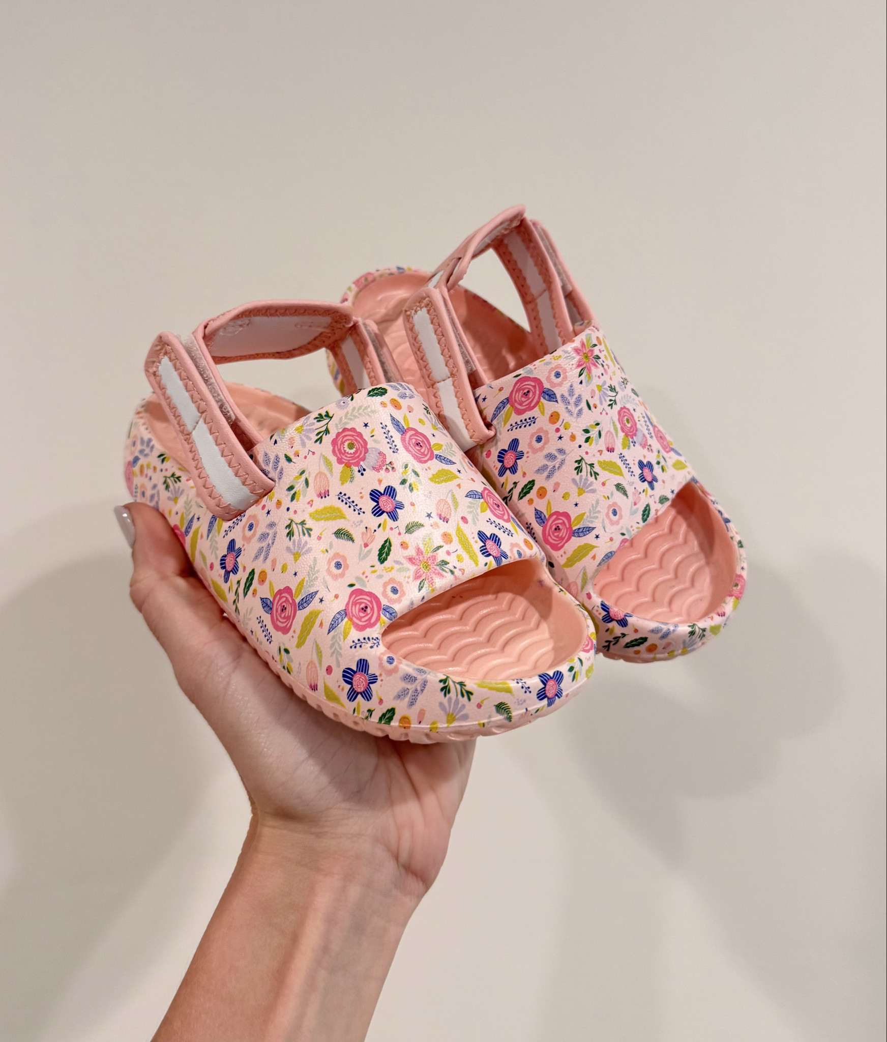 NEW Summer sandals for toddlers/ little girls in so many cute prints 😍🍉🌸💐
-

#walmart #walmartfind #walmartmom #girlfashion #girlstyle #springclothing #kidsfashion #kidstyle #girlmom #toddlergirlfashion #toddlergirlstyle #girlsshoes #kidsshoes