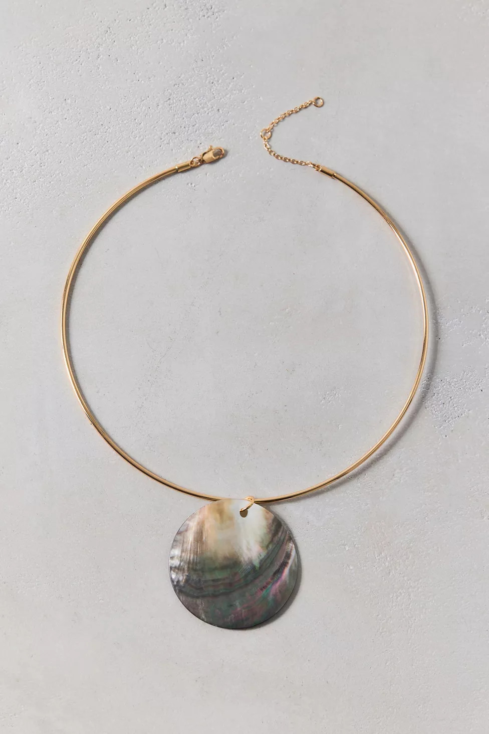 Shell Pendant Wire Choker Necklace | Urban Outfitters (US and RoW)