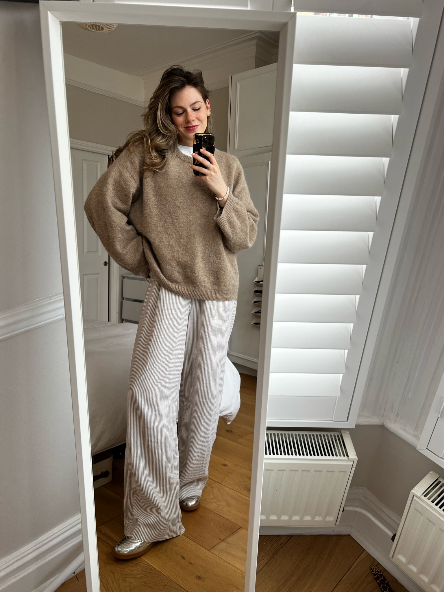 Neutral spring outfit that is comfy and easy to breastfeed in! 

#LTKfamily #LTKmidsize #LTKstyletip