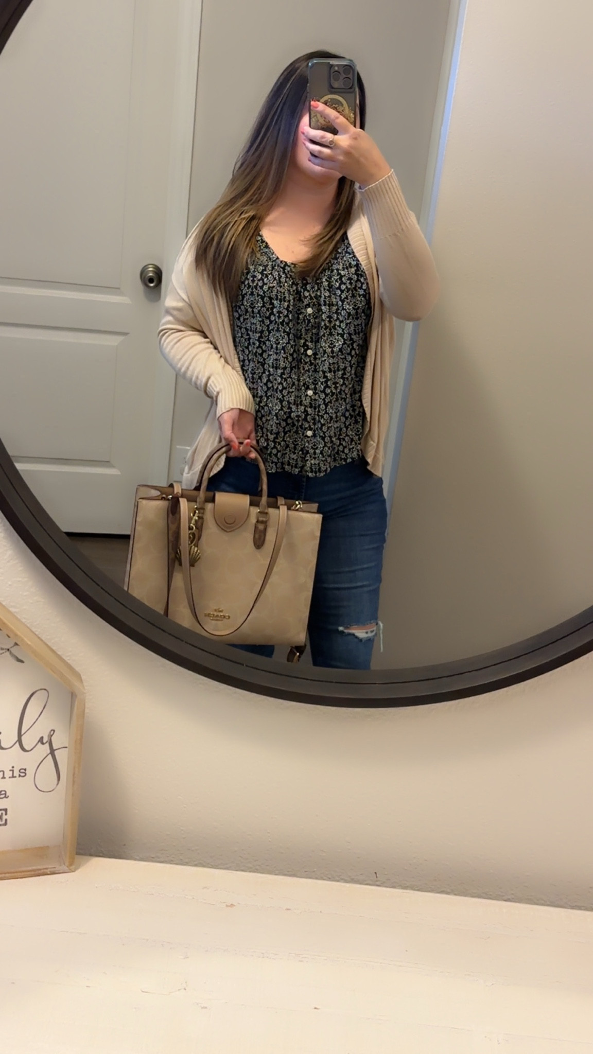 OOTD INSPO! 

Outfit of the Day: Details Below…

Top: Women’s Puff Short Sleeve Blouse By Universal Thread at Target

Jeans - Old Navy

Bag: Coach Outlet Maggie Tote bag in Blocked Signature Canvas in the color Beige with the reversible strap in Signature Canvas and the Coach for The Summer I Turned Pretty Shell Bag Charm. 

Fall outfit ideas | Mom Outfit Ideas | Midsize outfit ideas


#LTKootd #LTKdayinmylife #LTKmomlife