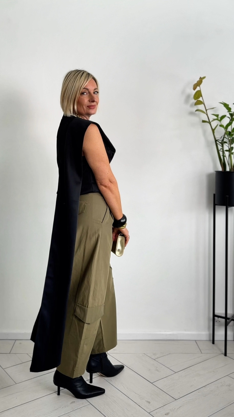 Who said cargo trousers can’t be classy?

#LTKstyletip #LTKover50style #LTKuk