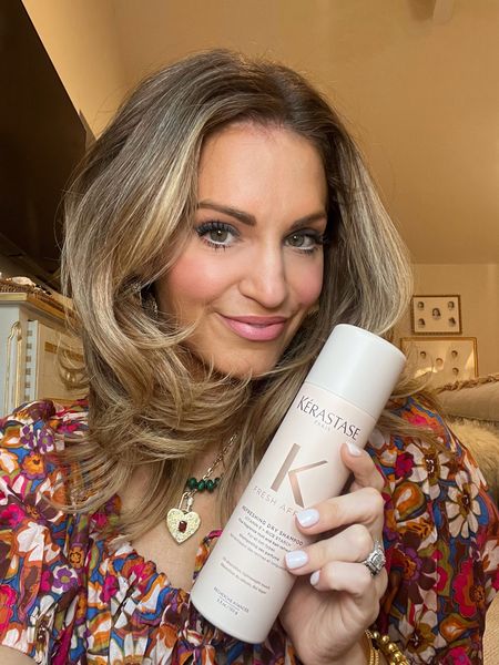 The @kerastase_official Fresh Affair Dry Shampoo smells incredible and doesn’t weigh your hair down with a tacky feel. Use code FRIENDSFAM23 to get it on sale. #KerastasePartner