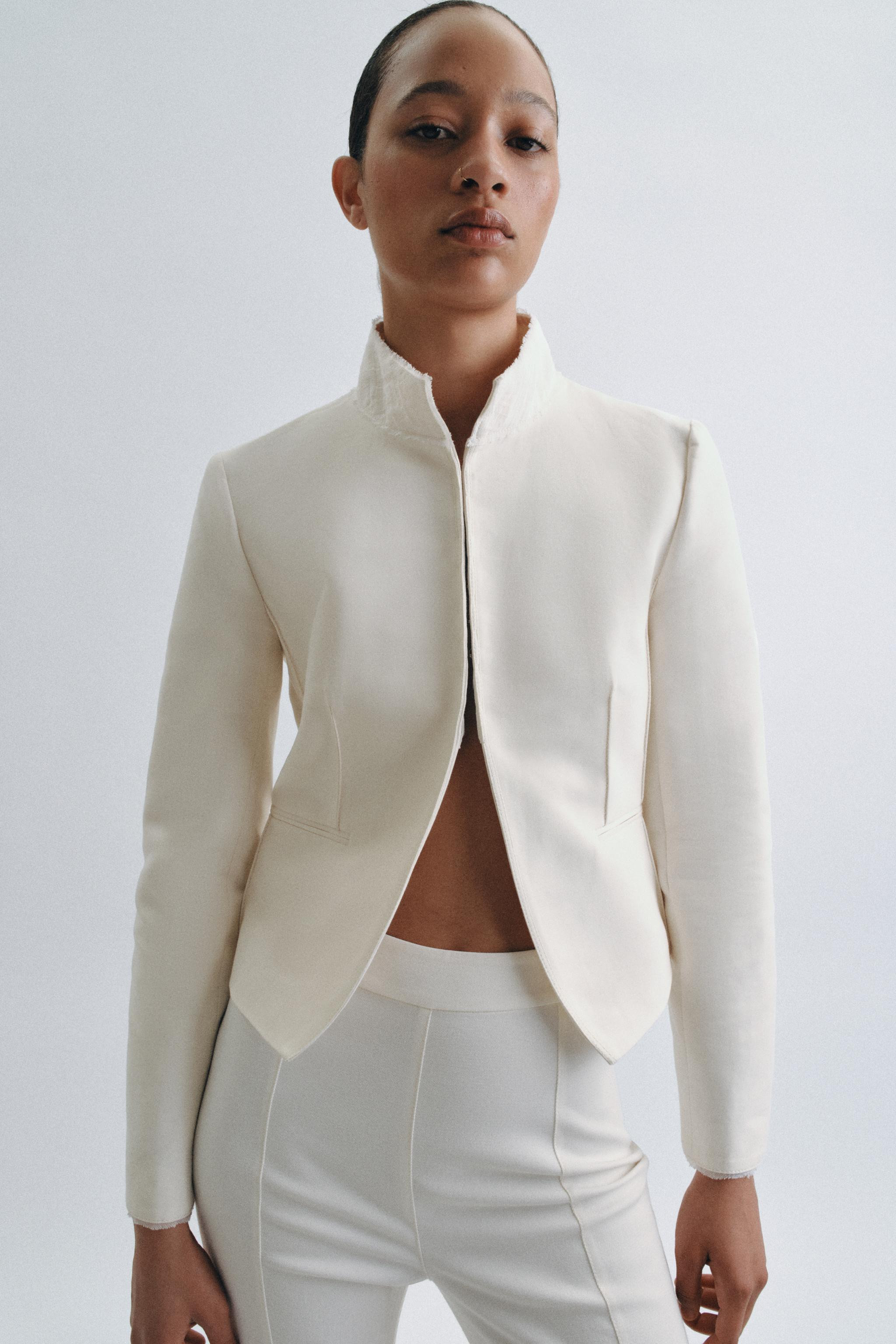 TAILLIERTER BLAZER MIT MATERIALKOMBINATION – ZW COLLECTION | Zara DE