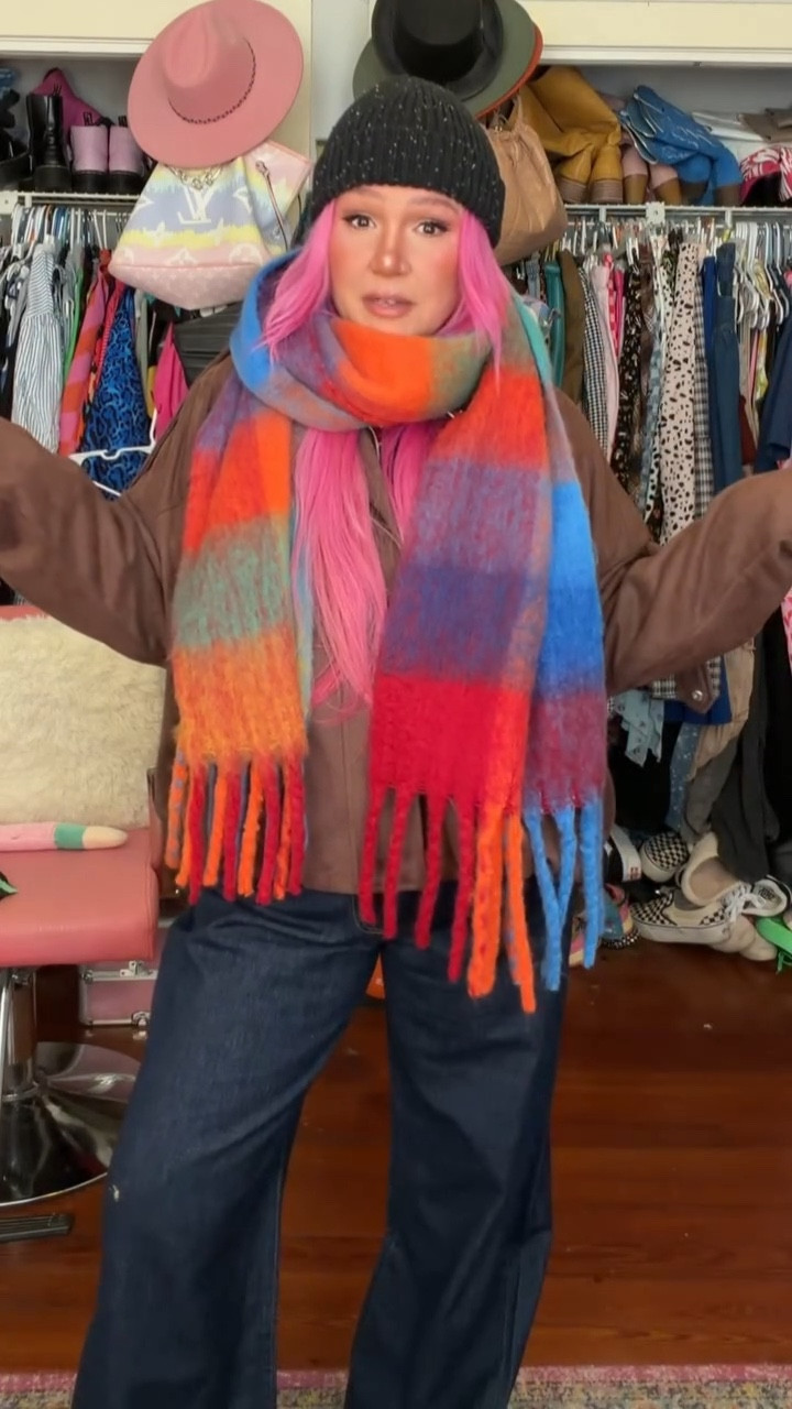 When it’s 38° one day, 72° another, and humid always… getting dressed in New Orleans can be a task.
Layered like an onion, cute like it’s intentional, and fully prepared to peel something off when needed 😂

Cold snaps in New Orleans be like:
✔️ Cozy but breathable
✔️ Cute but practical
✔️ Ready for surprise weather mood swings

Scarf is from Funky Monkey in New Orleans



#LTKgrwm #LTKootd