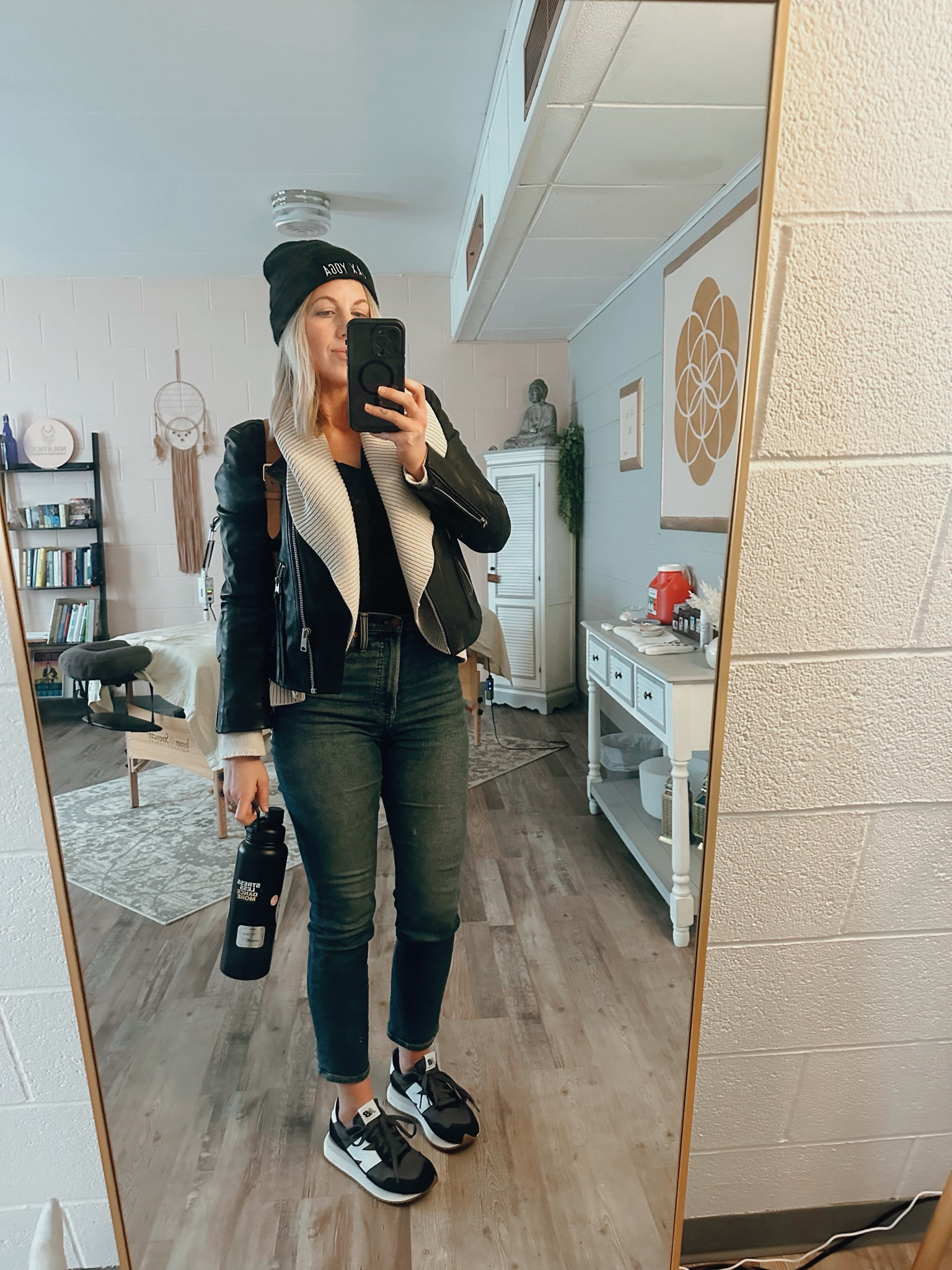 Cozy + new kicks = perfect errand fit

#LTKfindsunder100 #LTKshoecrush